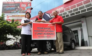 PENYERAHAN HADIAH GRAND PRIZE STAR 2010 TELKOMSEL