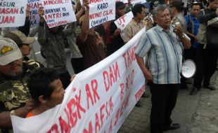 Protes tenaga job training, Forkos kembali datangi kantor BKD Sragen