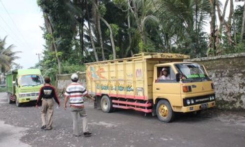 240 Truk Tambang Kelebihan Beban di Ponorogo Ditertibkan