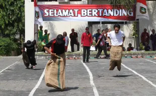 LOMBA TUJUHBELASAN