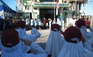 Tak mau hormat bendera, sikapi dengan kepala dingin 