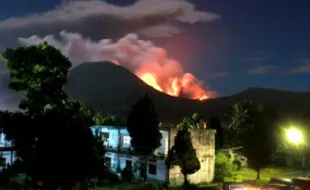 Gunung Lokon meletus lagi, pengungsi menjadi 4.692 orang 