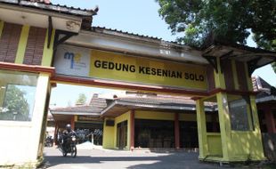 GEDUNG KESENIAN SOLO DI SRIWEDARI