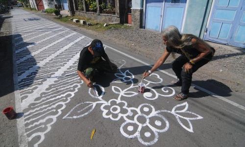 MOTIF BATIK DI JALANAN