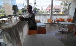 TIRAI PENUTUP DI RESTORAN