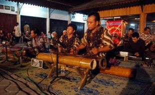 Digelar, lomba musik bambu