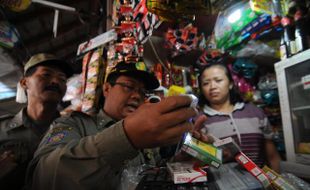 Tim gabungan Pemkot Sidak cukai rokok