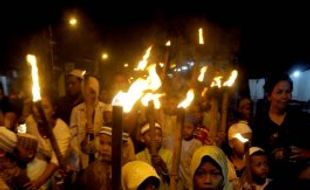 LEBARAN 2016 : Kapolres Imbau Takbir di Masjid & Musala