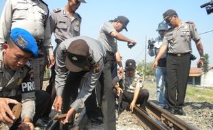 Lima baut rel di sekitar Stasiun Gawok terlepas