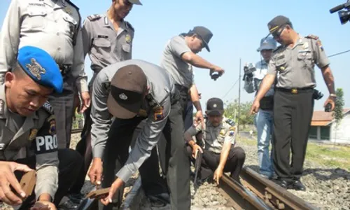 Lima baut rel di sekitar Stasiun Gawok terlepas