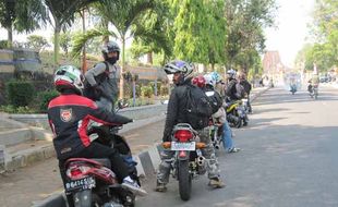 PEMUDIK BERSEPEDA MOTOR DI WONOGIRI