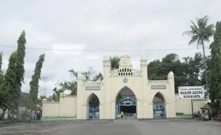 Masjid Agung tetapkan Salat Id pada Rabu