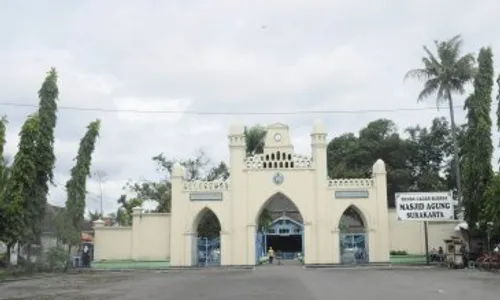 Masjid Agung tetapkan Salat Id pada Rabu