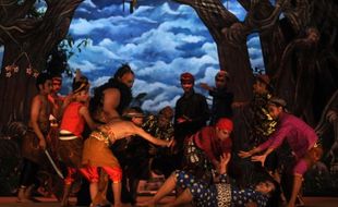 FESTIVAL TEATER JAWA : Hari Kedua, Pentas 3 Kelompok Teater