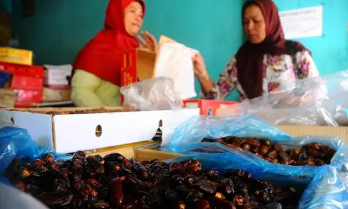 PENJUAL KURMA