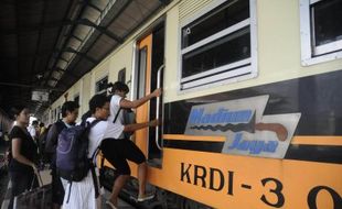 KECELAKAAN KLATEN : Tertabrak KA Madiun Jaya, Tubuh Abang Becak Ini Hancur