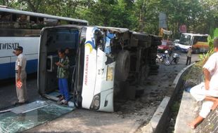 KECELAKAAN WONOGIRI : Tewaskan 2 Orang, Sopir Masih Diburu, Inilah Ciri-Ciri Truk