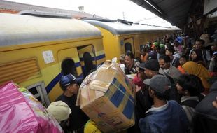 Pemudik mulai tiba di Pelabuhan Tanjung Mas Semarang