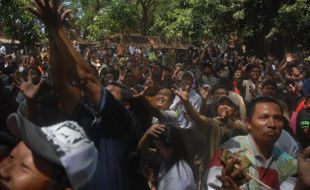 BEREBUT GUNUNGAN GREBEG SYAWAL DI TAMAN JURUG