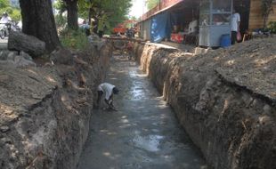 PENGERJAAN PROYEK DRAINASE SOLO