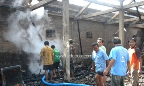 Gudang mebel milik Kades Trangsan terbakar