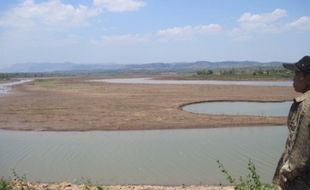 Stok air di waduk dan telaga makin minim