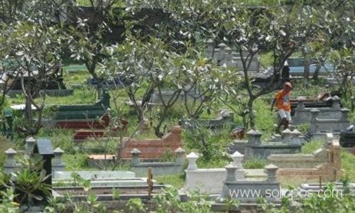 Lahan Permakaman Solo Makin Menyempit, Makam Tumpang Jadi Solusi