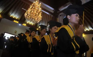 WISUDA SEKOLAH TINGGI HINDU DHARMA