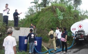 Warga Rampelas terima dropping air bersih