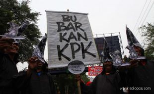 AKSI "MENDUKUNG" PEMBUBARAN KPK