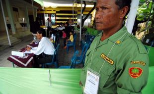 Koalisi LSM laporkan dugaan korupsi perangkat Linmas ke KPK