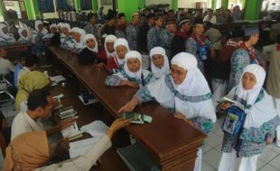 Dokumen bermasalah, 5 jemaah asal Magelang terkatung-katung