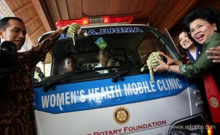 PENYERAHAN AMBULANS KHUSUS PEREMPUAN