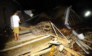 Belasan rumah di Bulu rusak diterjang angin puting beliung