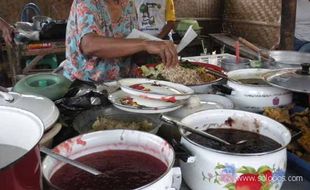 Brambang asem dan kolak campur Mbah Romlah, digandrungi wong cilik sampai Bupati