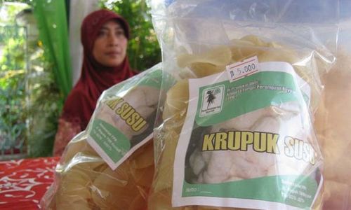  Warga Sruni olah susu jadi kerupuk...