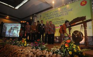 KONFERENSI OBAT TRADISIONAL