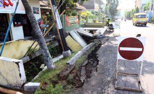 TALUD SALURAN DRAINASE AMBROL