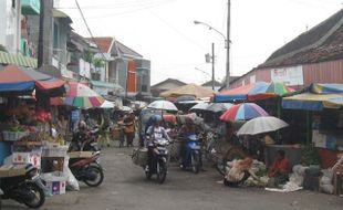 JALAN PENUH DENGAN PEDAGANG