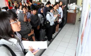  PENCARI KERJA SERBU JOB FAIR