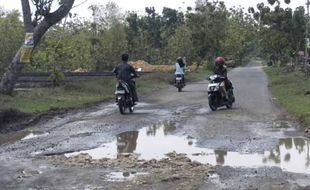 Jalan utama Sukodono-Mondokan rusak parah