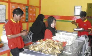 Sajian RM Ayam Geprek, bukan ayam goreng biasa