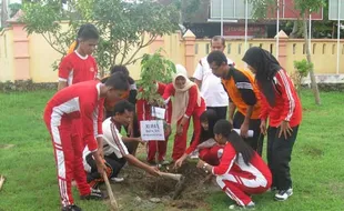 PENANAMAN POHON PERINGATI HARI GURU