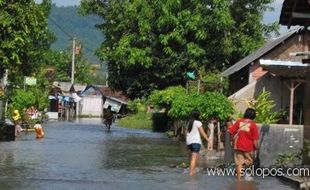 BANJIR SOLORAYA : Kali Dengkeng Meluap, Sebagian Klaten Terendam Air