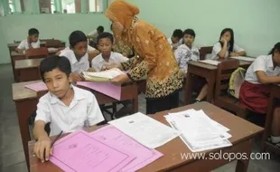 2.000 Guru di Solo belum bergelar sarjana