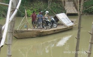 Pakai sesek atau perahu tidak masalah...