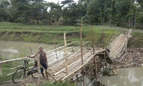 Jembatan darurat pun bikin deg-degan