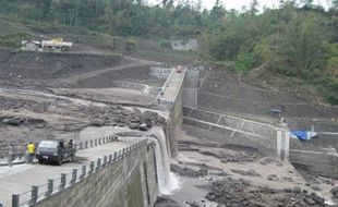 Lahar dingin datang, warga ronda malam