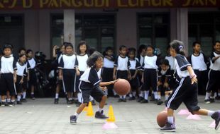   SISWA SD BERLATIH KETANGKASAN