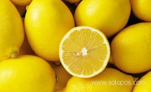  Kulit mulus dan nafas segar berkat lemon